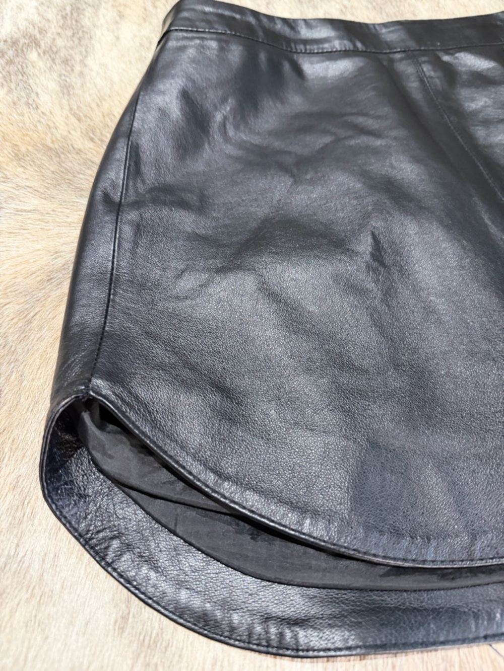 BB Dakota Black Genuine Leather Mini Skirt Curved Hem Shirttail Size 2 - Picture 4 of 9